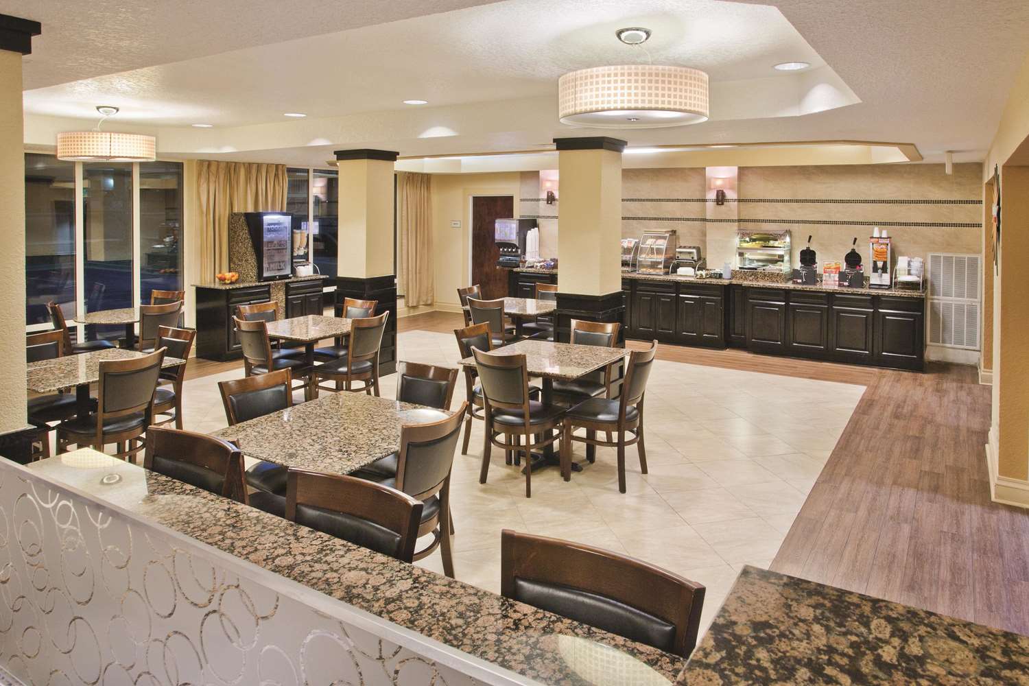 La Quinta Inn & Suites by Wyndham Hot Springs 43/57
