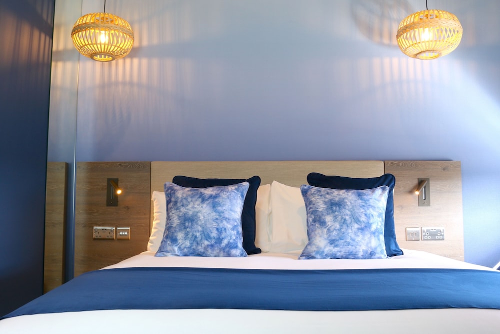 Hex Wildlife Hotel at Yorkshire Wildlife Park 10/36