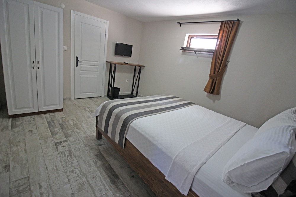Tenedion Hotel 6/25