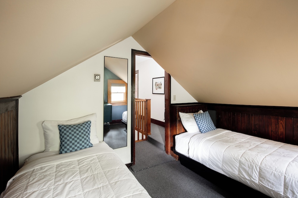 Loge Glacier National Park 12/50