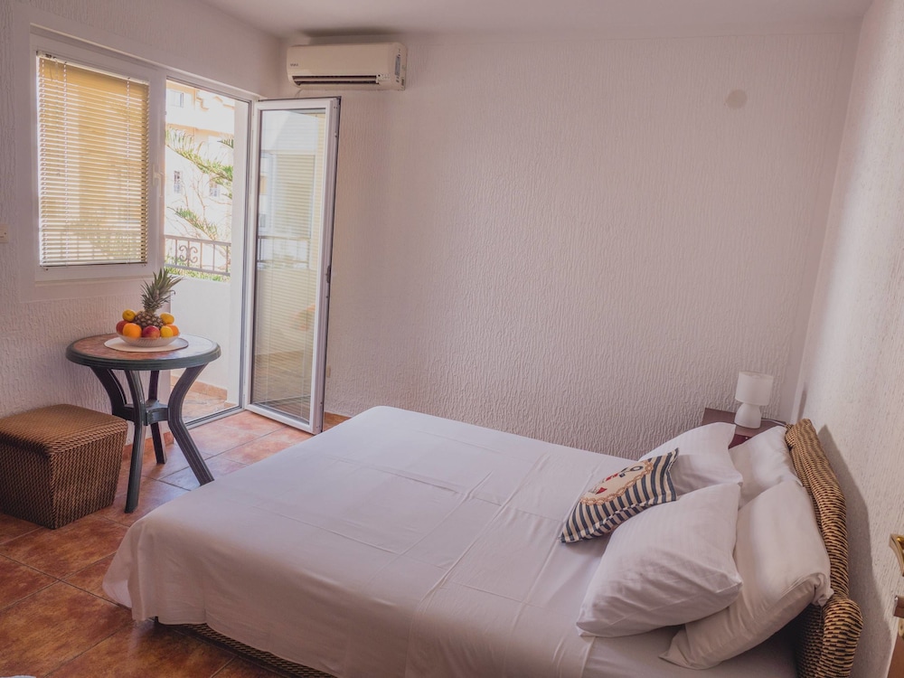 Apartments Venera 12/45
