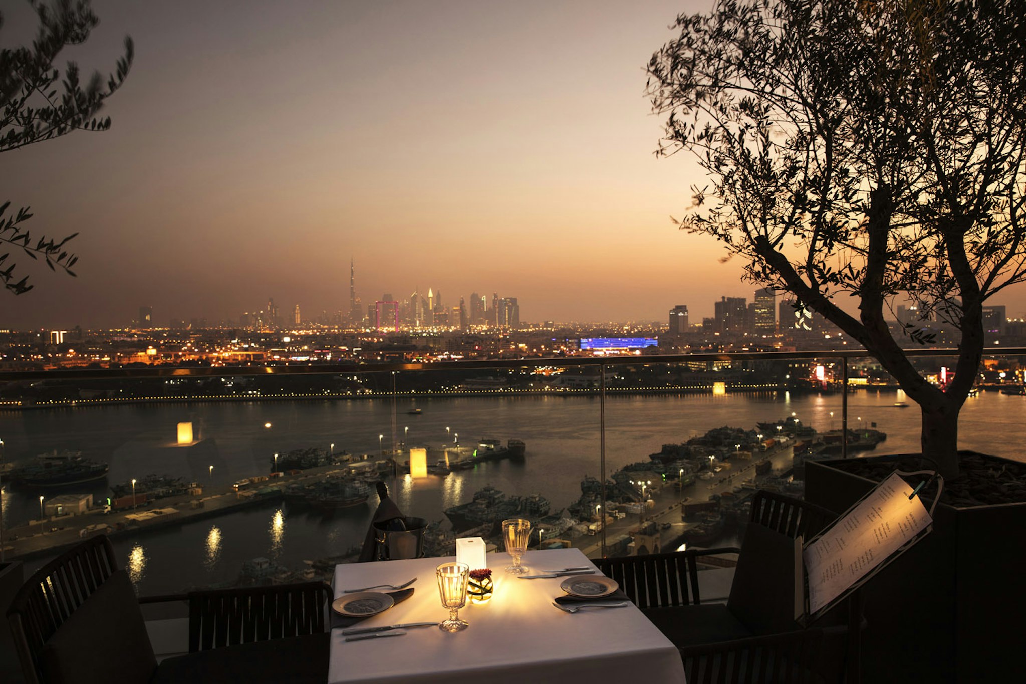 Al Bandar Rotana - Dubai Creek 48/50