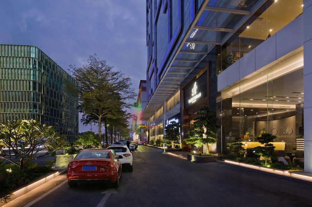 DeRUCCI Hotel 57/65