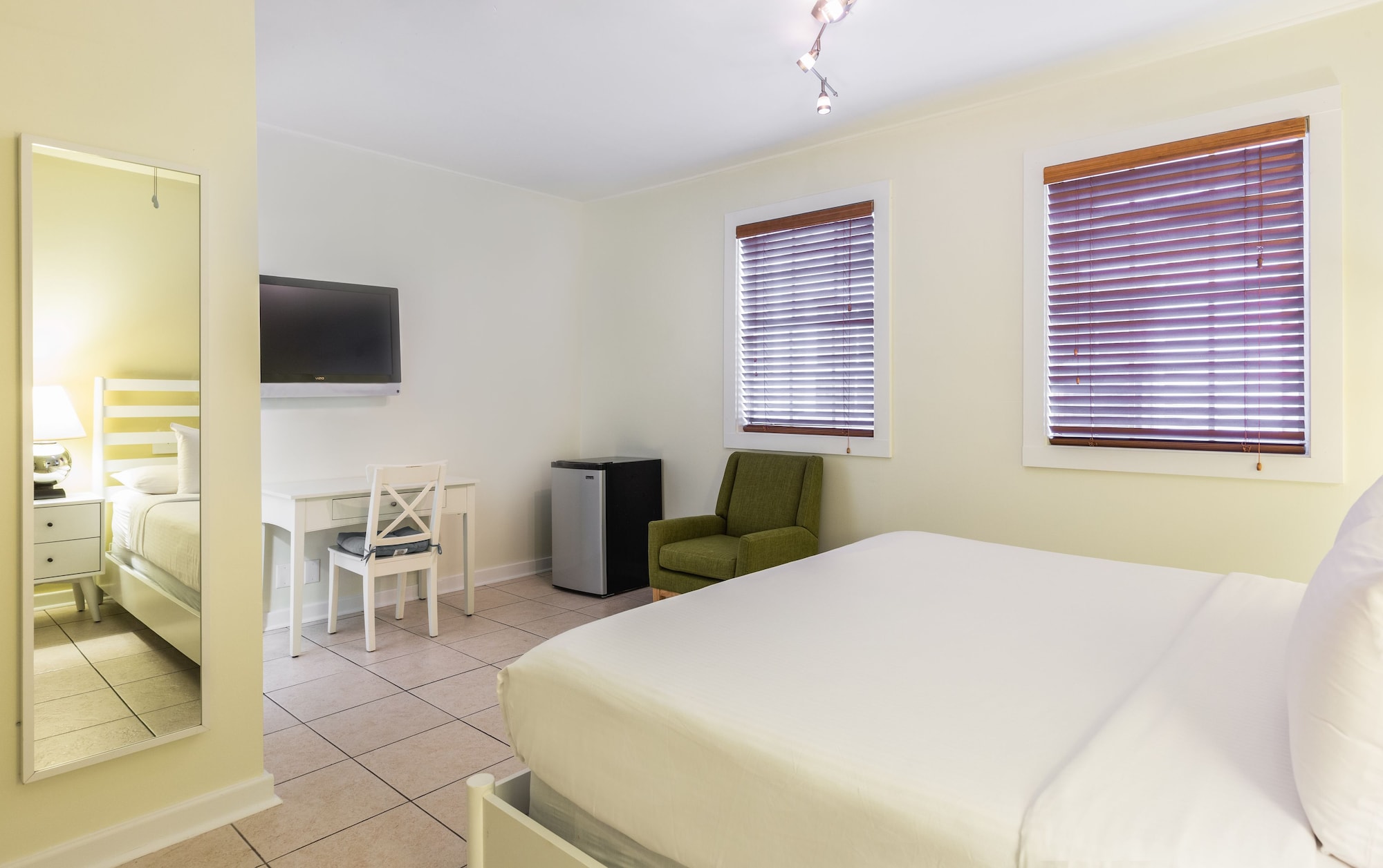SOUTHERNMOST, DELUXE, KING BED