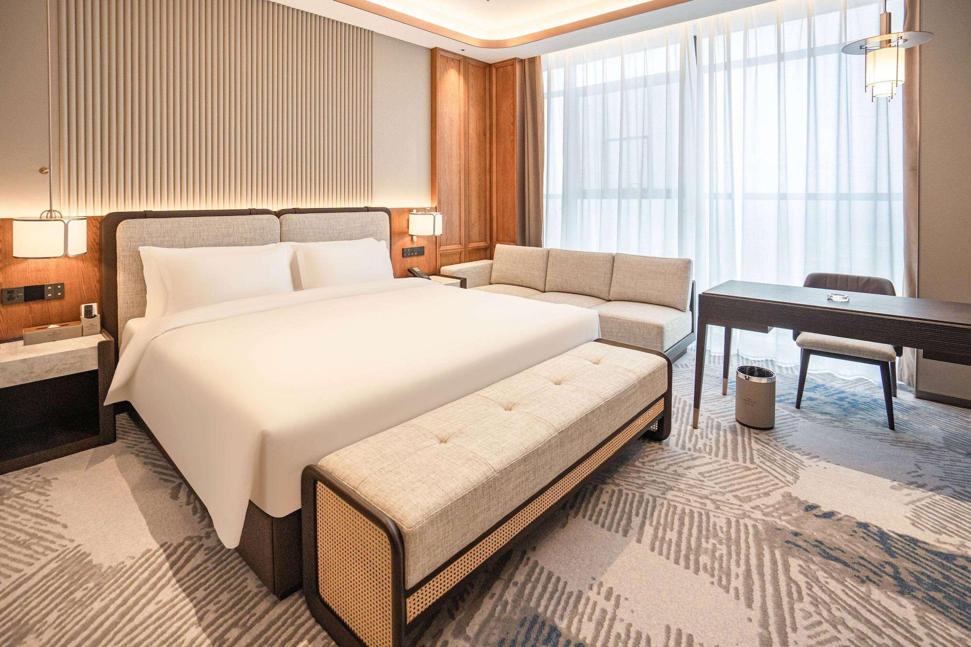 Howard Johnson by Wyndham Jufu Plaza Jinxi 8/30