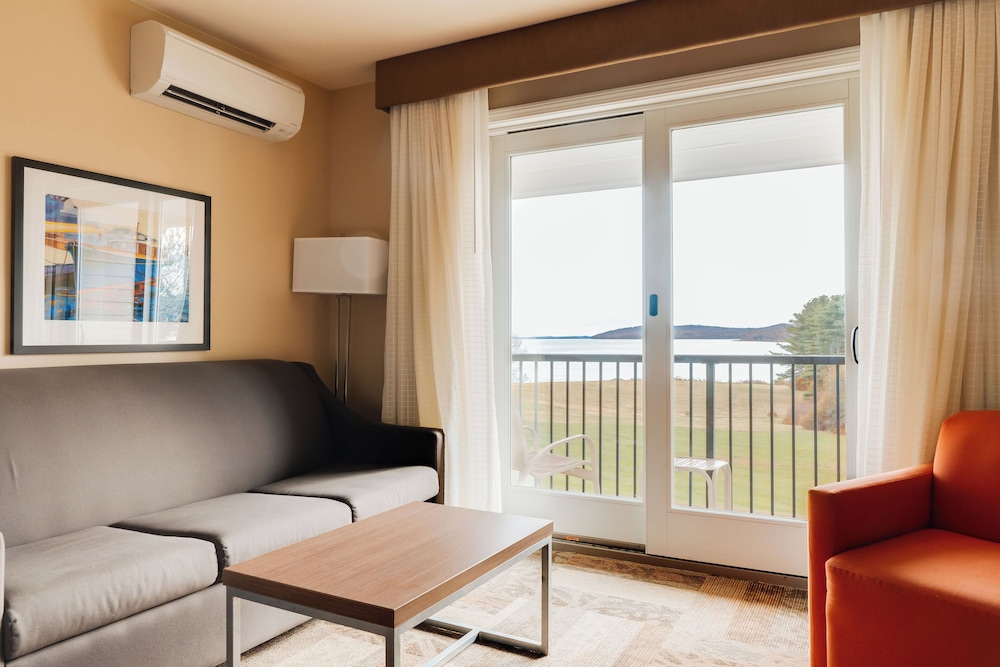 Belfast Harbor Inn 43/64