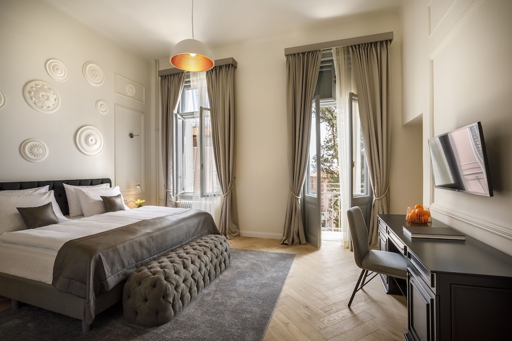 Camelia, Suite, King Bed, Sofa