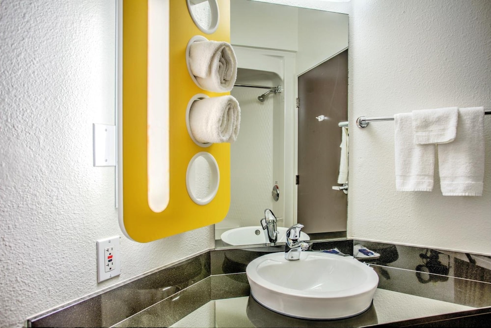 Motel6 Missoula, MT 57/65