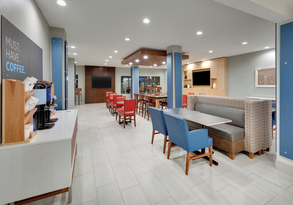 Holiday Inn Express Hotel & Suites San Antonio Nw Near Seaworld 56/76