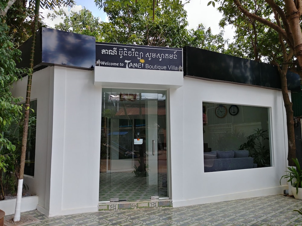 Central Night Hotel photo1