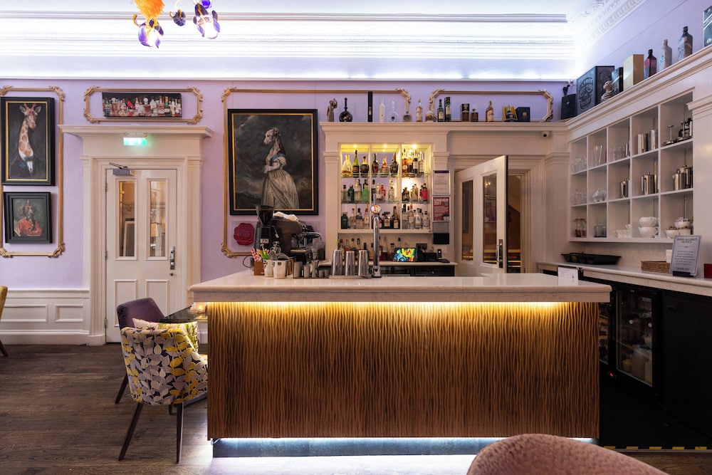 24 Royal Terrace 8/50