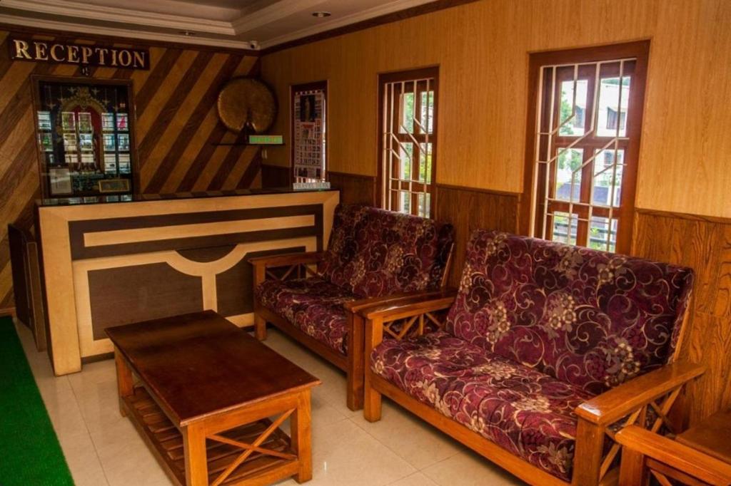 Hotel Gurupriya 15/17