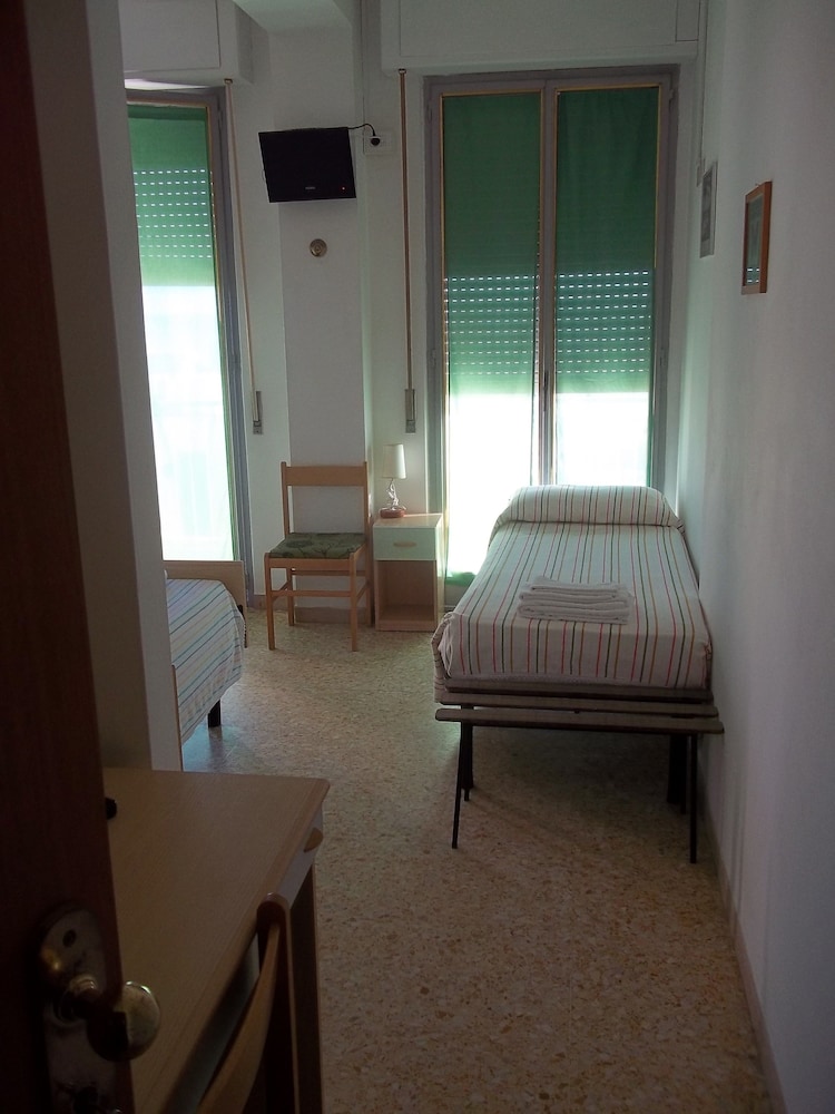 Hotel Italia 11/50