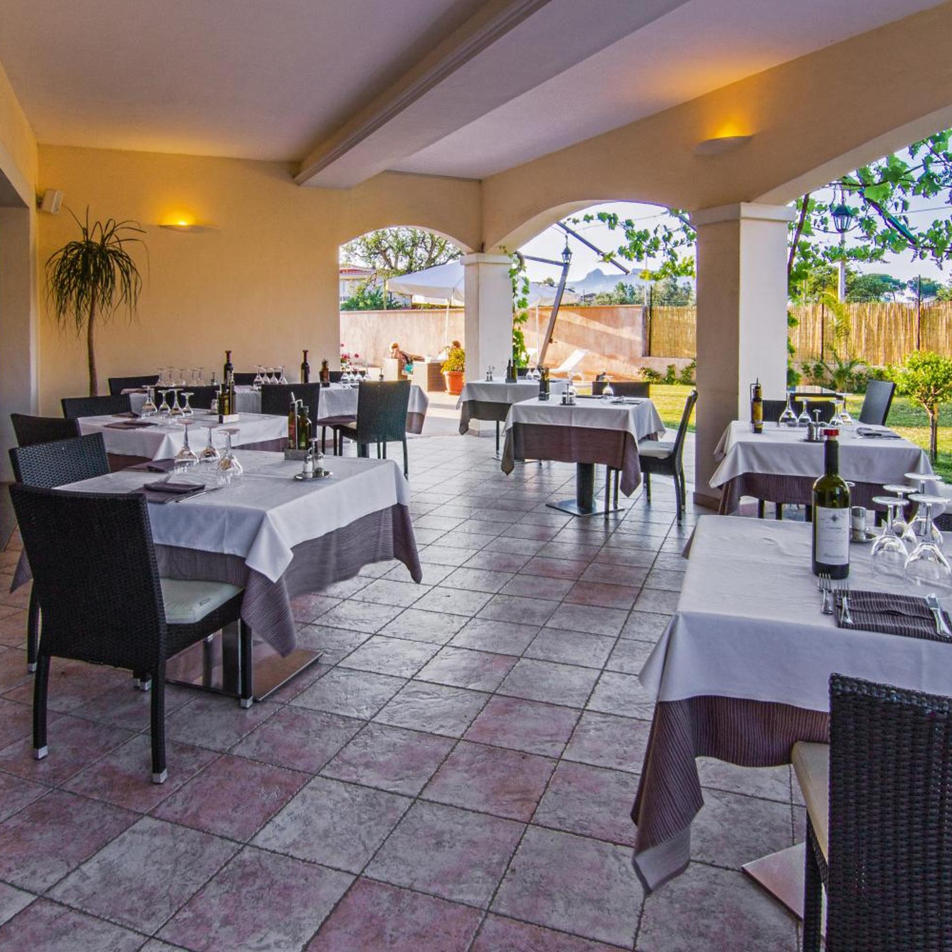 La Perla Hotel 38/47
