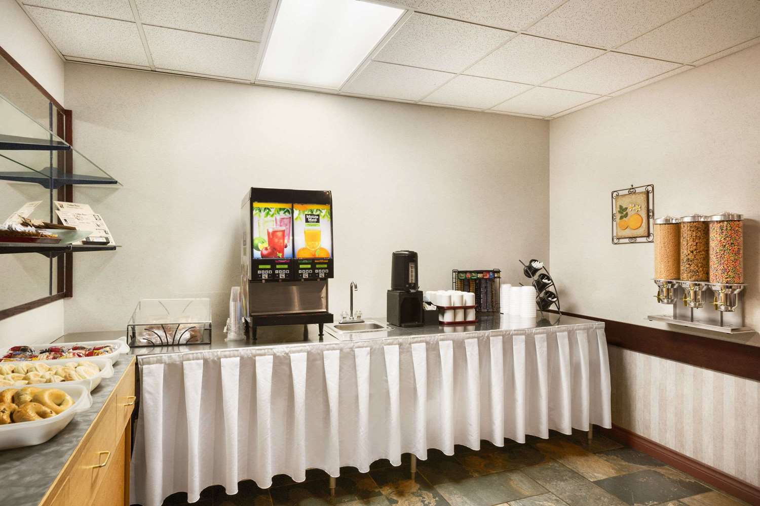 Days Inn By Wyndham Hinton 4/35