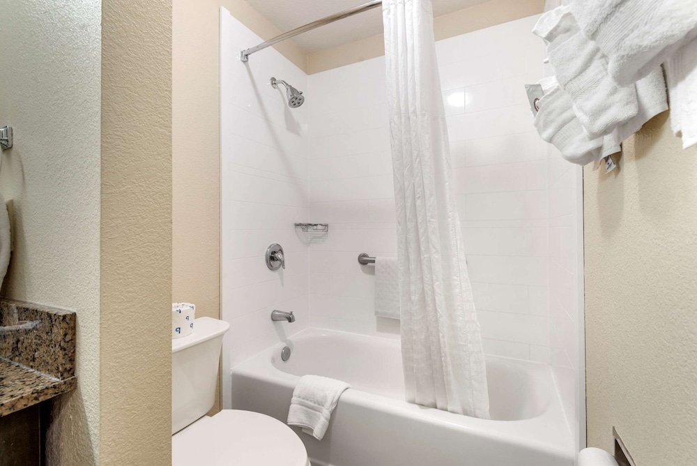 Comfort Inn Asheville East-Blue Ridge Pkwy Access 12/39
