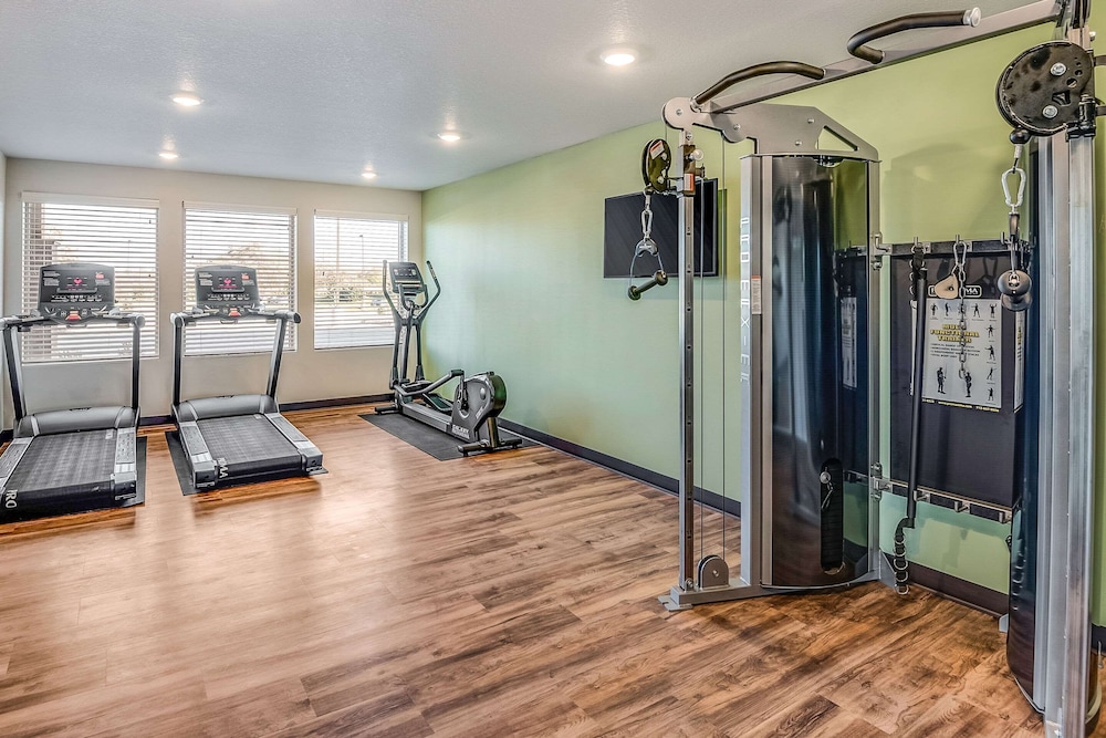 WoodSpring Suites West Des Moines 25/38