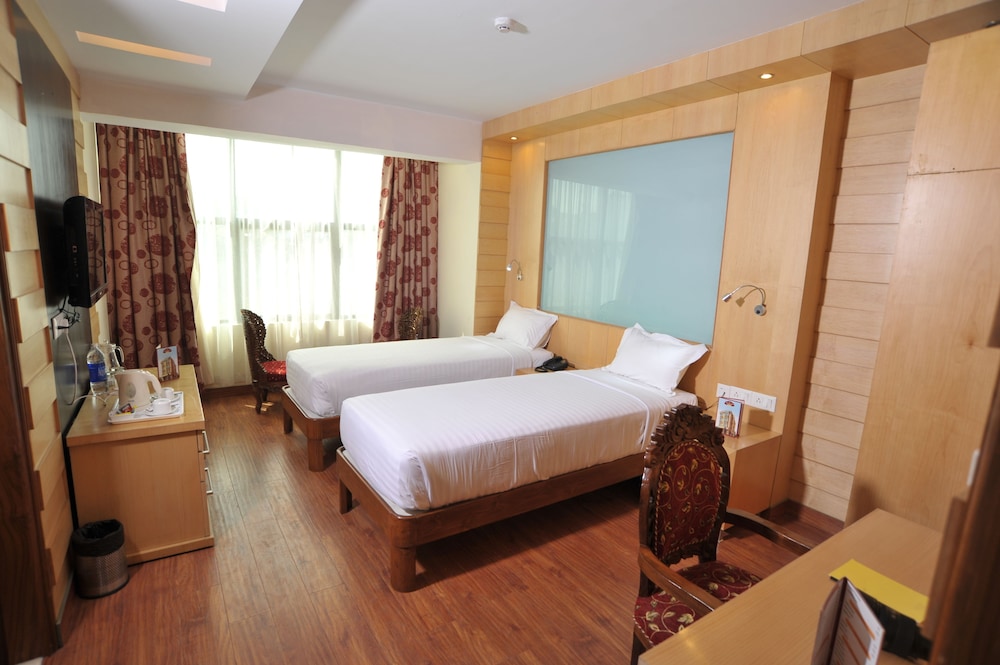 HOTEL EMARALD 15/27
