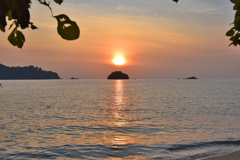AVI Pangkor Beach Resort 23/38
