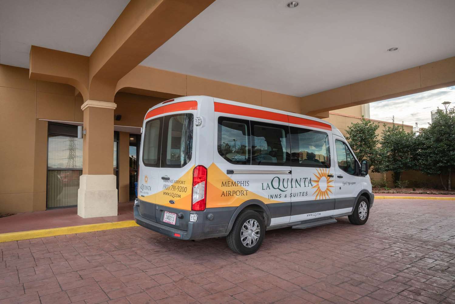 La Quinta Inn & Suites by Wyndham Memphis Airport Graceland 64/71