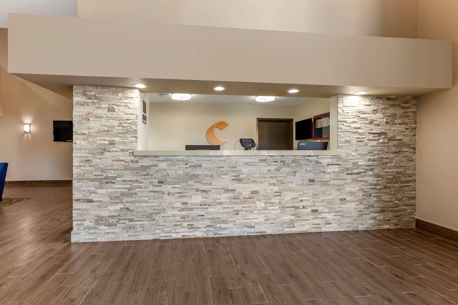 Comfort Inn and Suites Surprise Near Sun City West 9/55