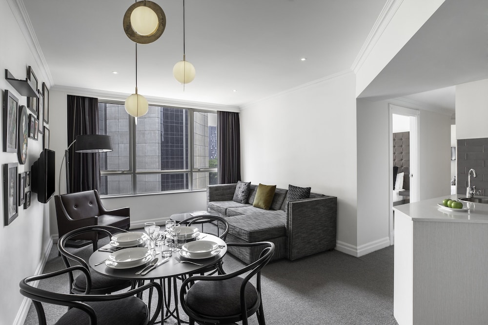 Mantra 2 Bond Street Sydney 47/62