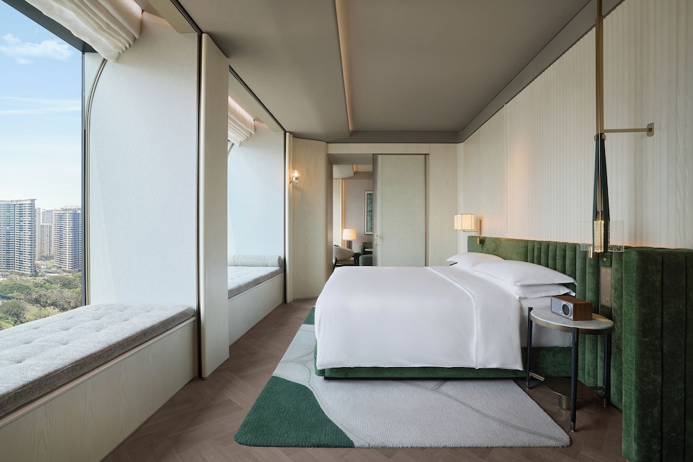 Diplomat, Suite, King Bed