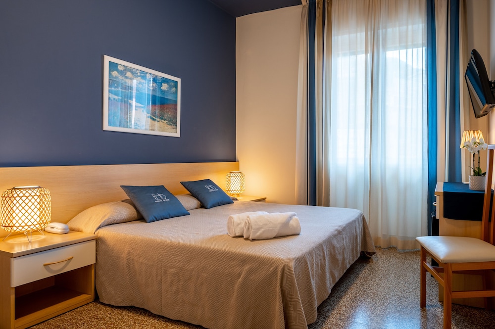 1 BEDROOM, STANDARD, DOUBLE OR TWIN BED