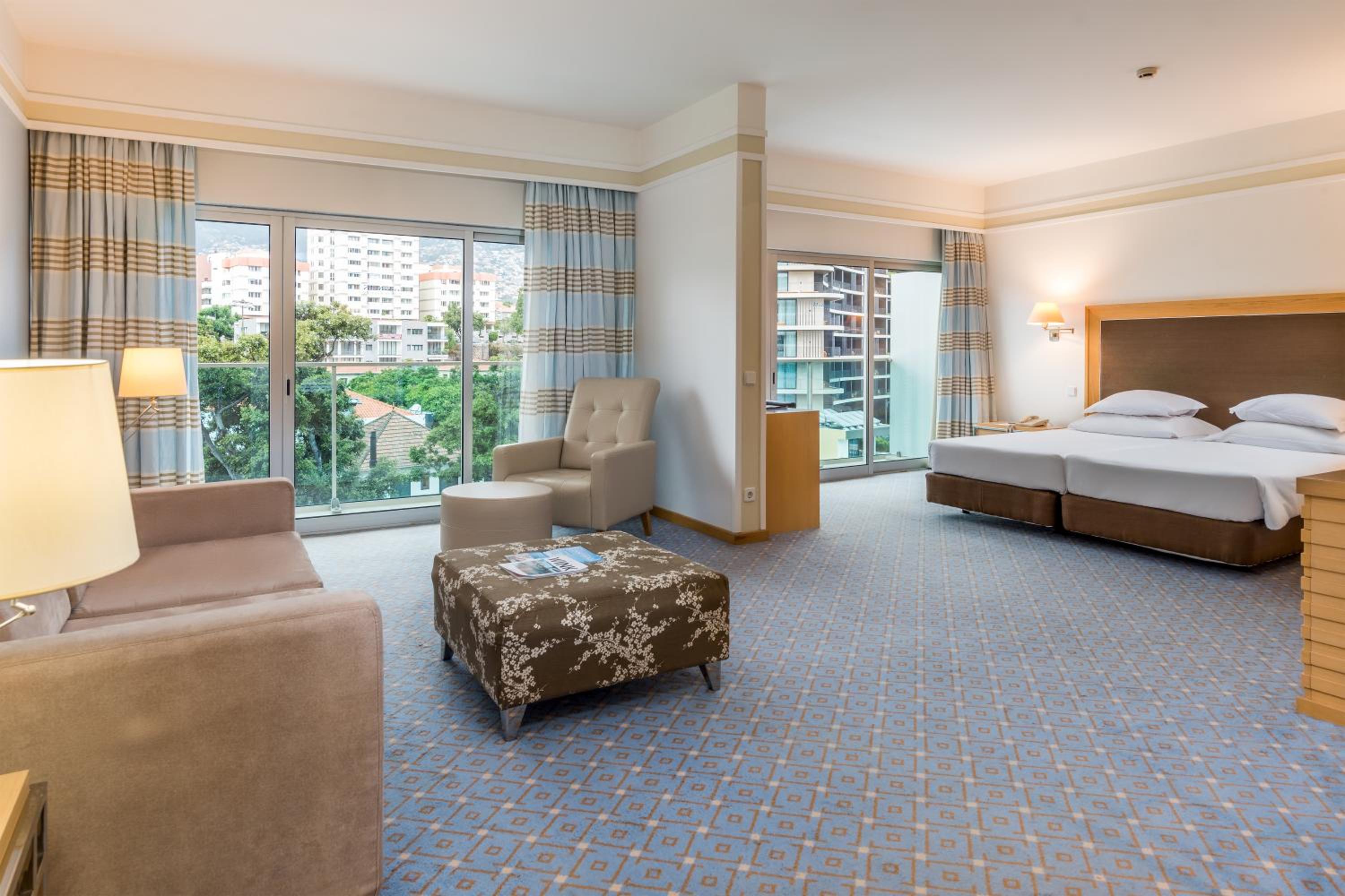 غرفة كلاسيكية عائلية بسريرين منفصلين مع أريكة، Pestana Carlton Madeira 4/9