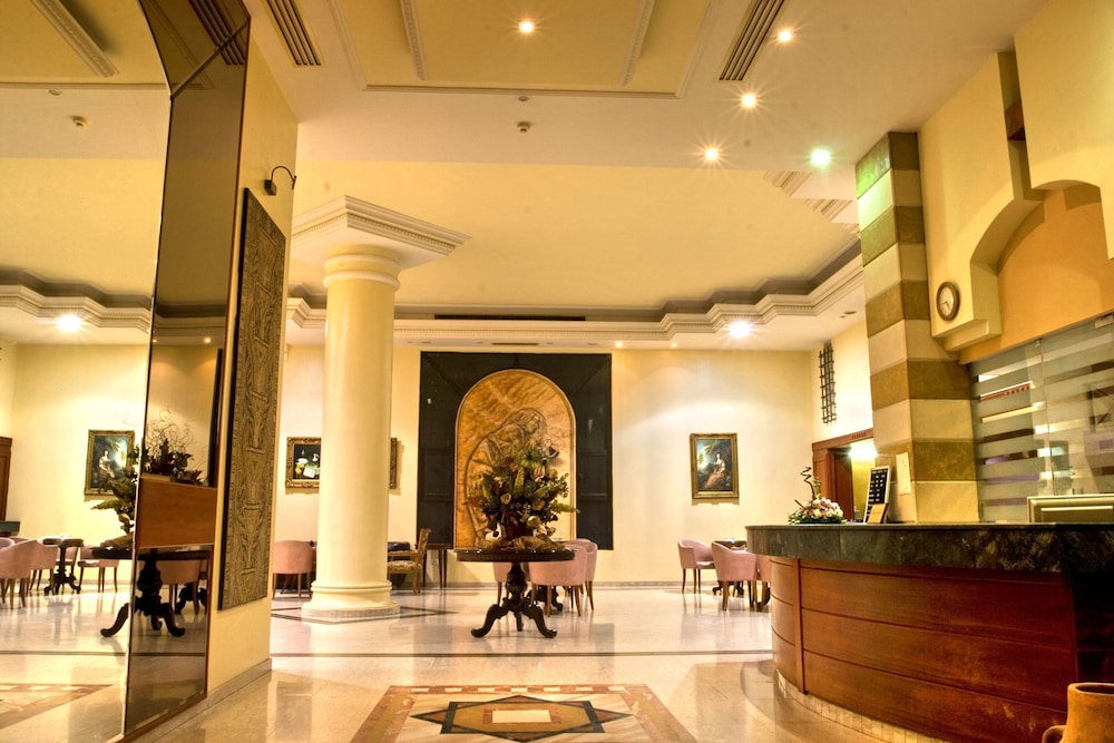 Madisson Hotel 8/60