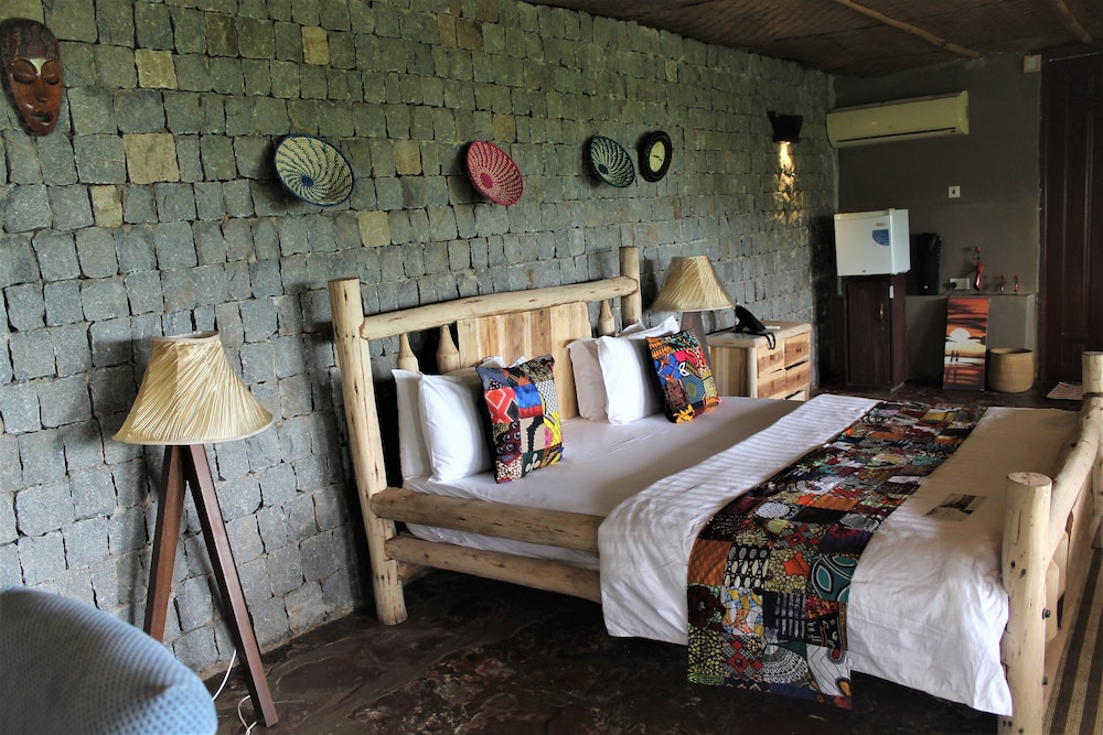 WAG HILL LODGE AND SPA 15/81