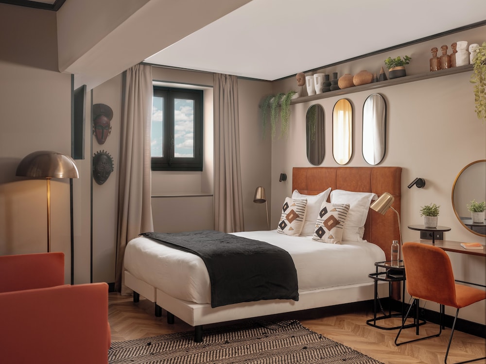غرفة ديلوكس ثلاثية بسرير كوين بإطلالة على المرفأ مع أريكة، Maisons du Monde Hotel & Suites - Marseille Vieux Port 4/7