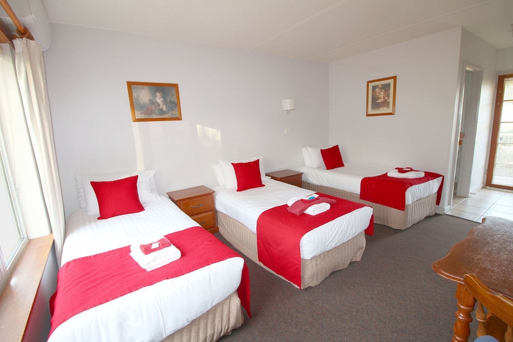 PORT ARTHUR MOTOR INN 10/37