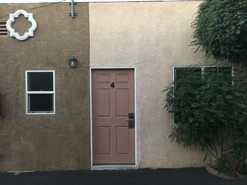 Mission Motel 21/33