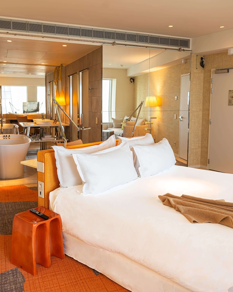 FAMILY SUITE, FAMILY, KING BED, SOFA