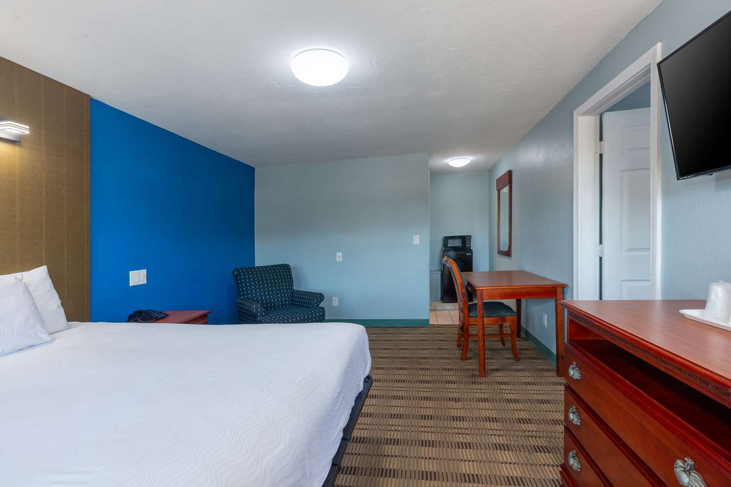 2 Bedrooms, Suite, Queen Bed, Smoking