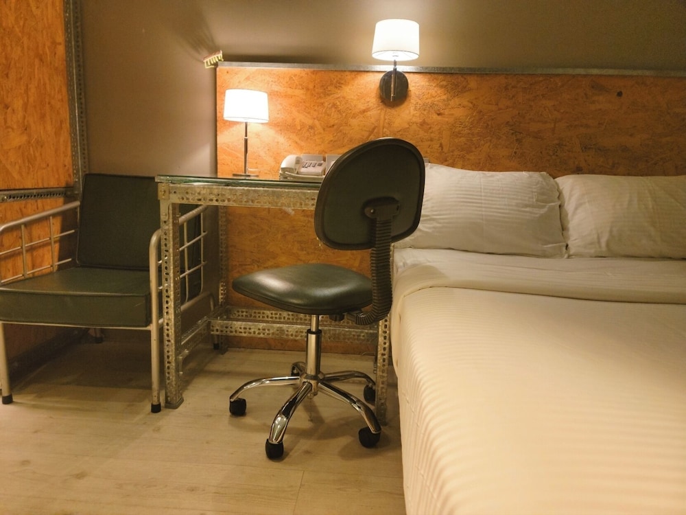 Ind Hotel 24/40