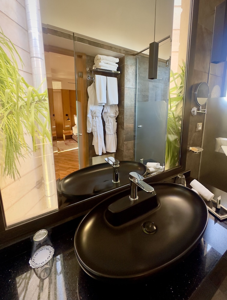 Le Sillage Palace sky & Spa 86/87