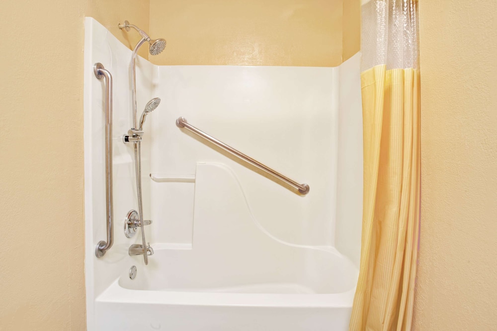 Days Inn by Wyndham Marietta White Water 21/21