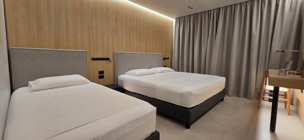 Lion Gate Hotel 17/50
