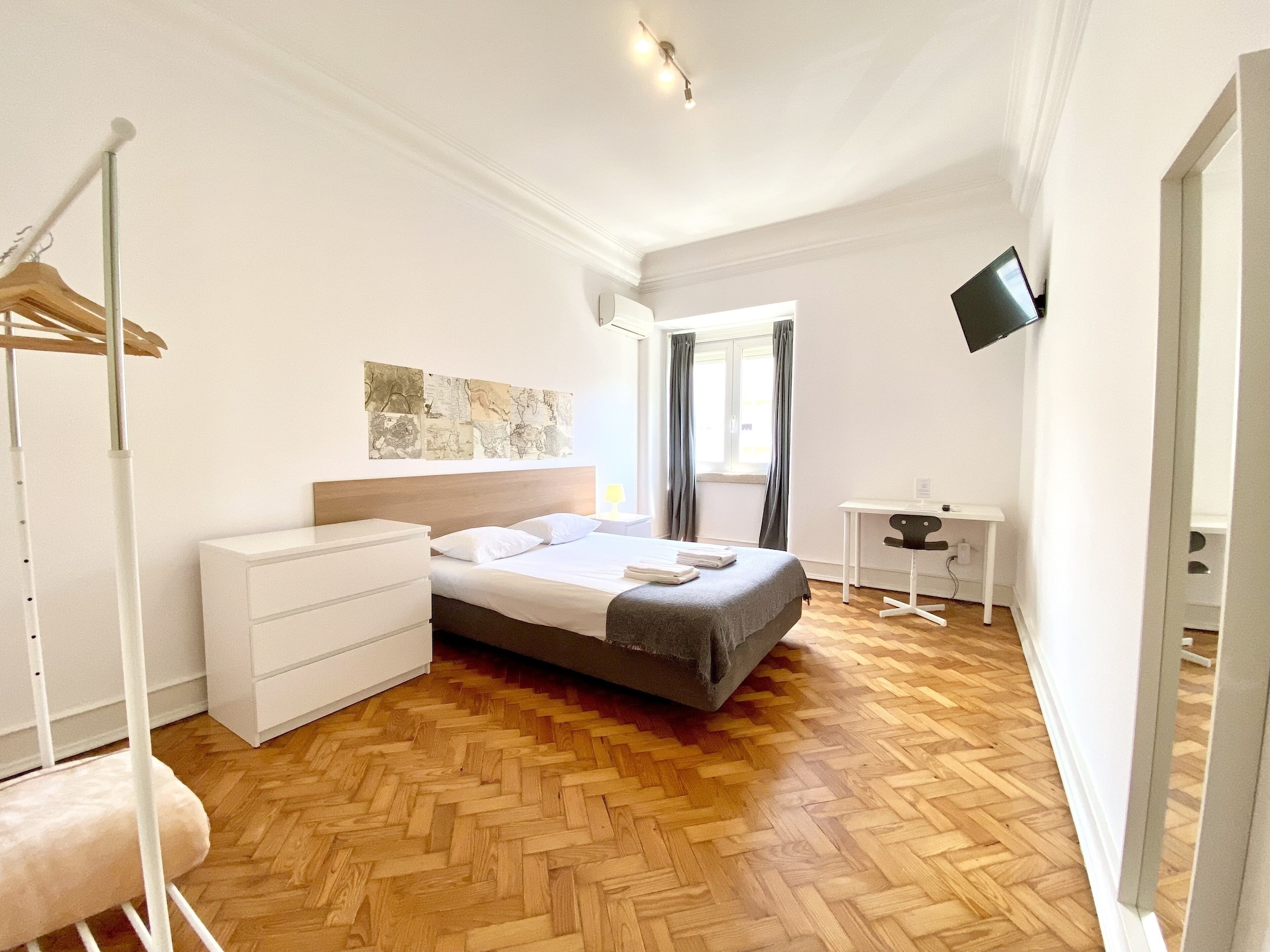 ROOM, DOUBLE BED, SHARED BATHROOM