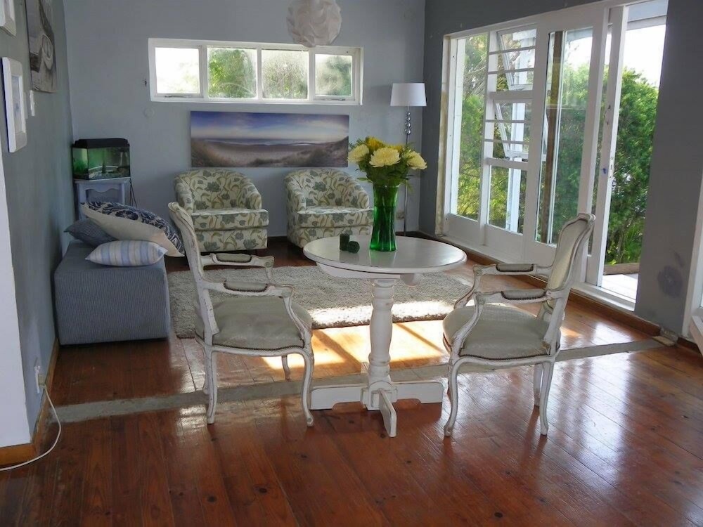 Blue's Guest House 23/33