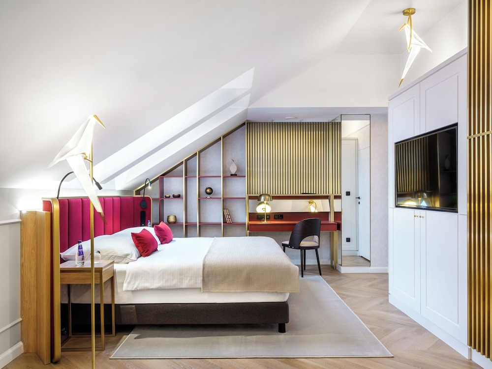 Hotel Golden Queen 14/50