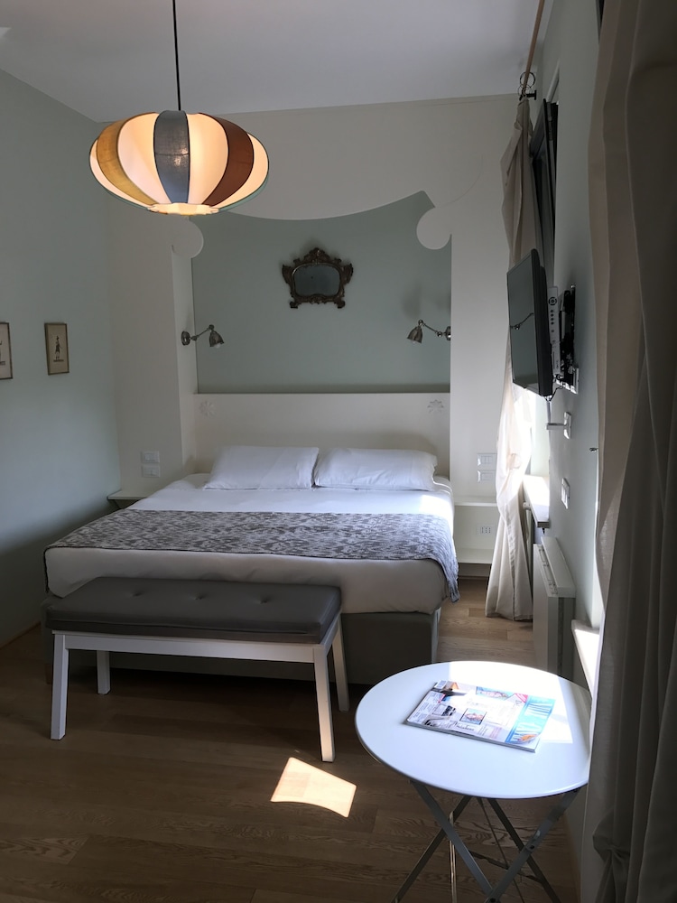 Rarity Suites 28/74