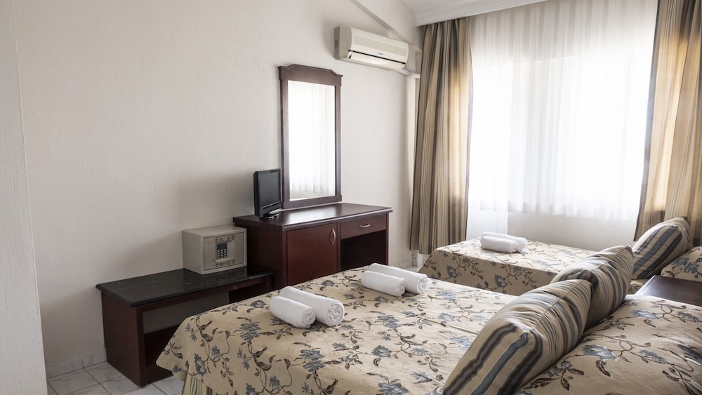 Side Spring Hotel 16/46