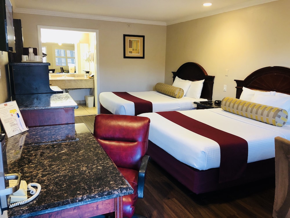 Dynasty Suites Hotel Riverside 12/50