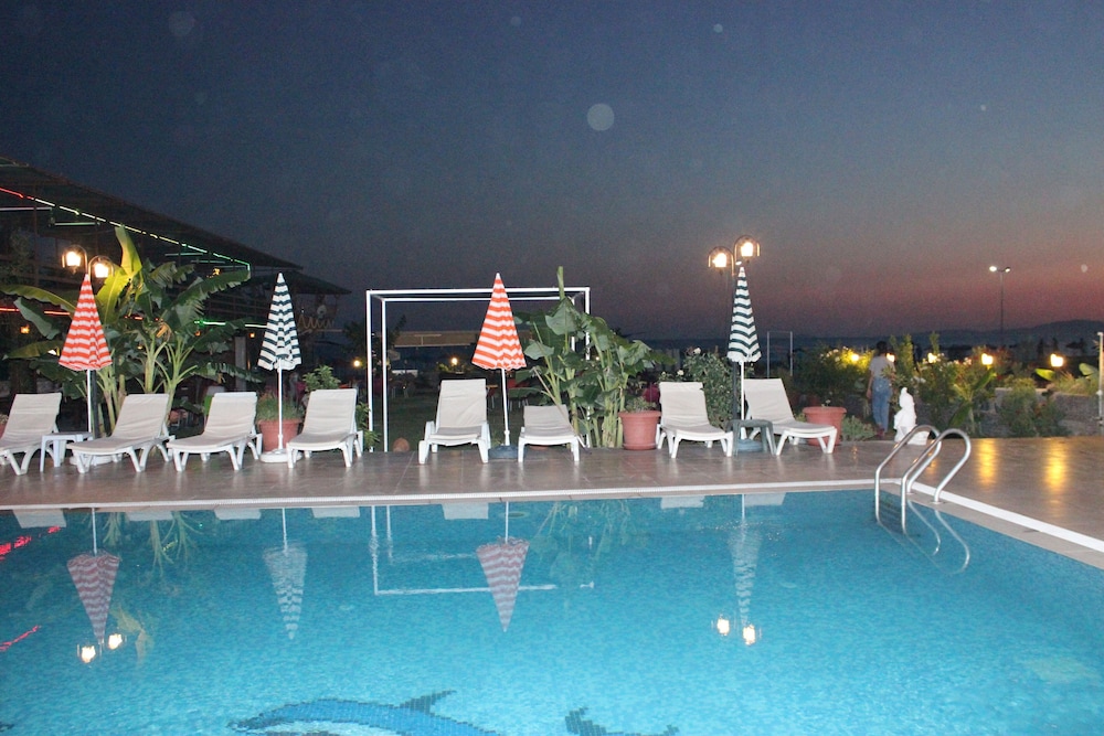 Adahan Otel Gumuldur 24/27