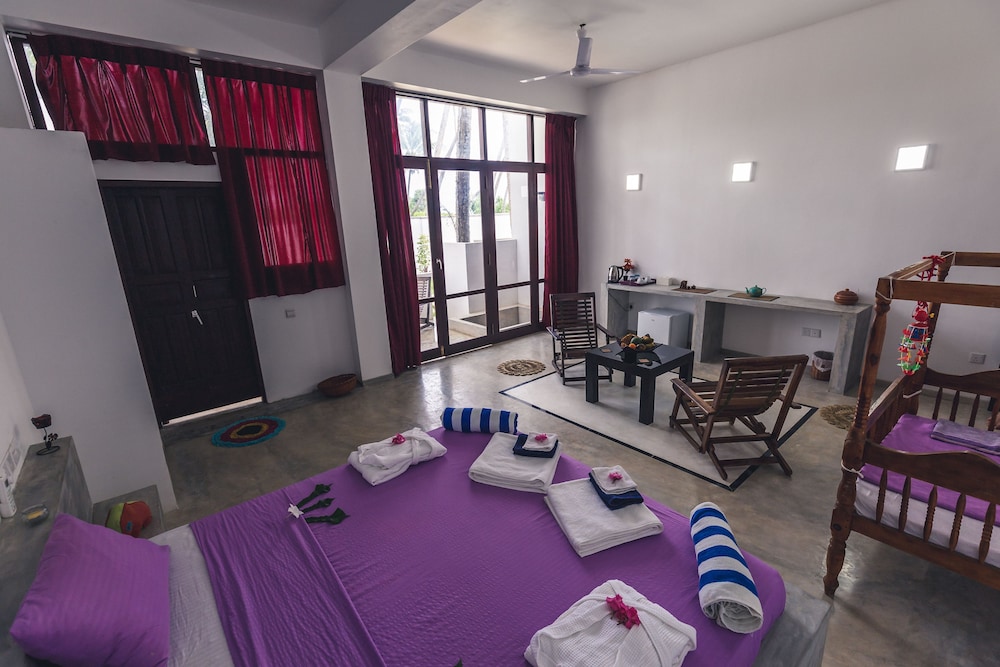 FAMILY, TRIPLE, MULTIPLE BEDS, TERRACE, GARDEN AREA