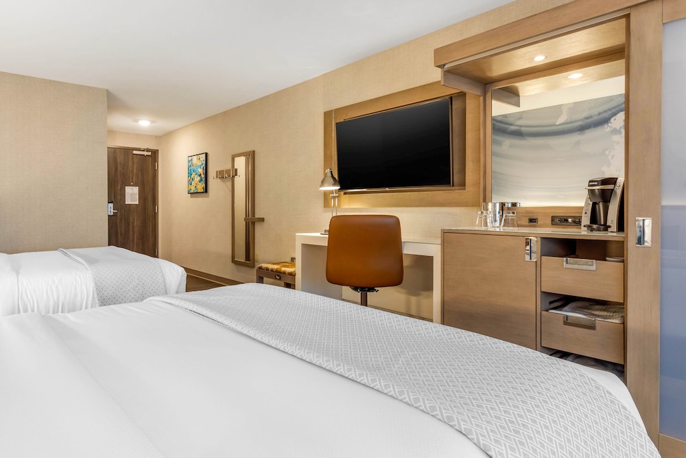 Cambria Hotel Milwaukee Downtown 15/56