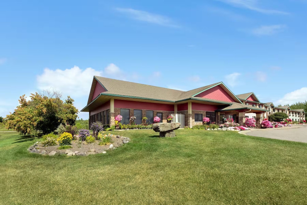 Super 8 By Wyndham Eveleth 3/49